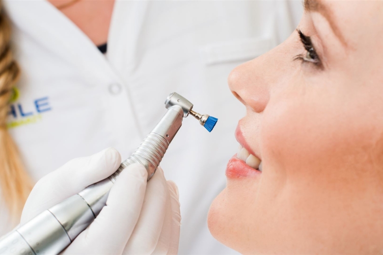 Prophylaxe / Professionelle Zahnreinigung